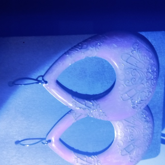 Vintage Coral Enamel with Filigree Detailing Earrings☆GLOWS UNDER black light☆ - Picture 11 of 12